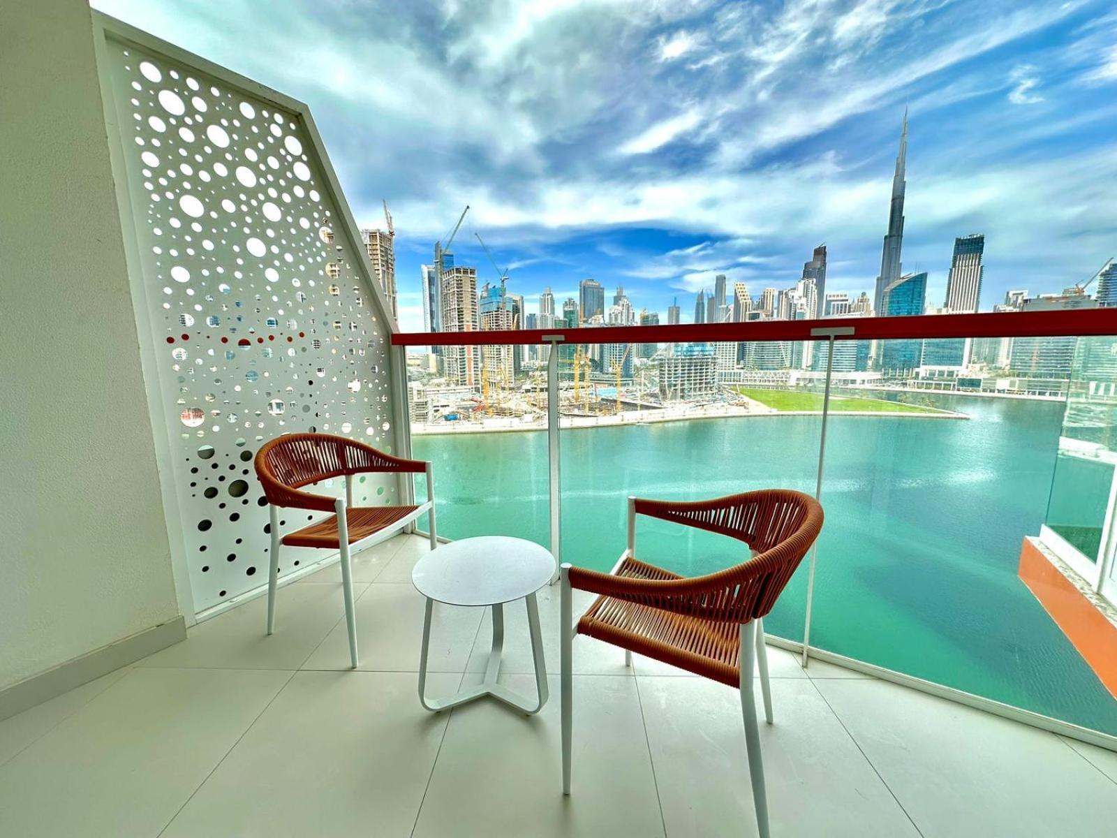 Canal View And Burj Khalifa View Studio In Business Bay *