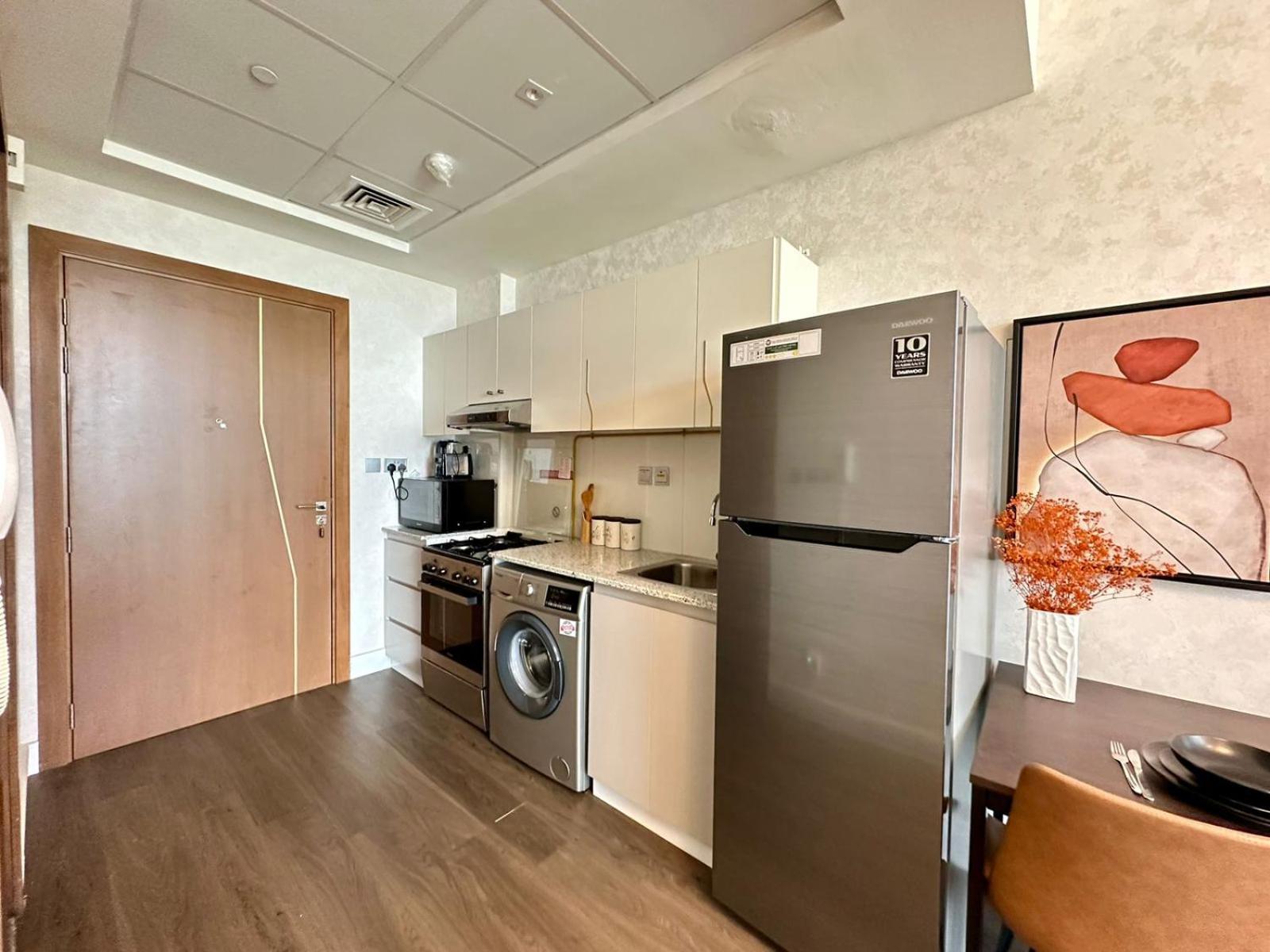 Apartment Canal View And Burj Khalifa View Studio In Business Bay Dubai