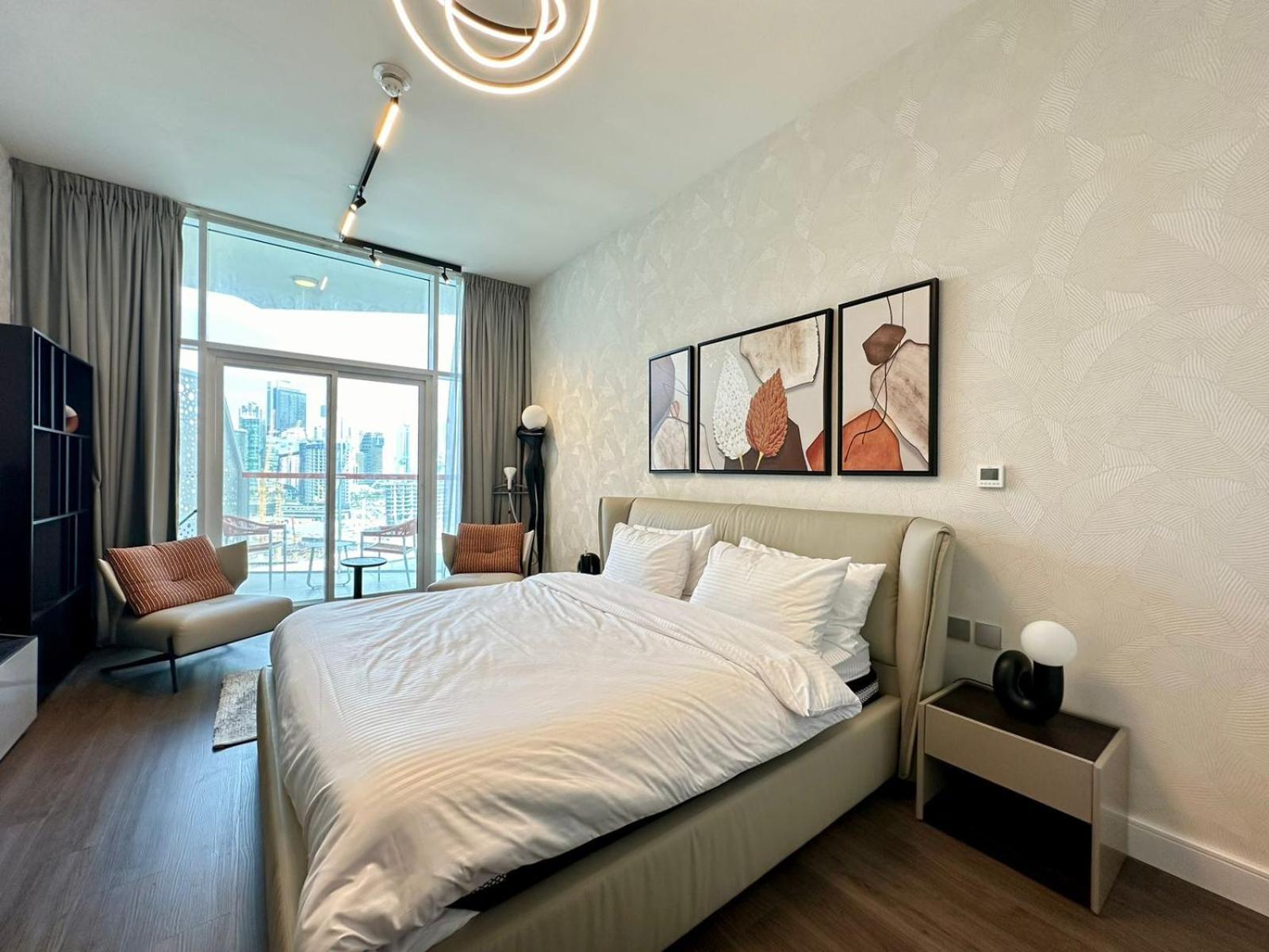 Canal View And Burj Khalifa View Studio In Business Bay