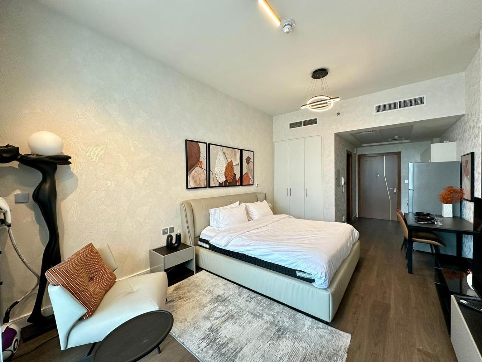 Canal View And Burj Khalifa View Studio In Business Bay Dubai