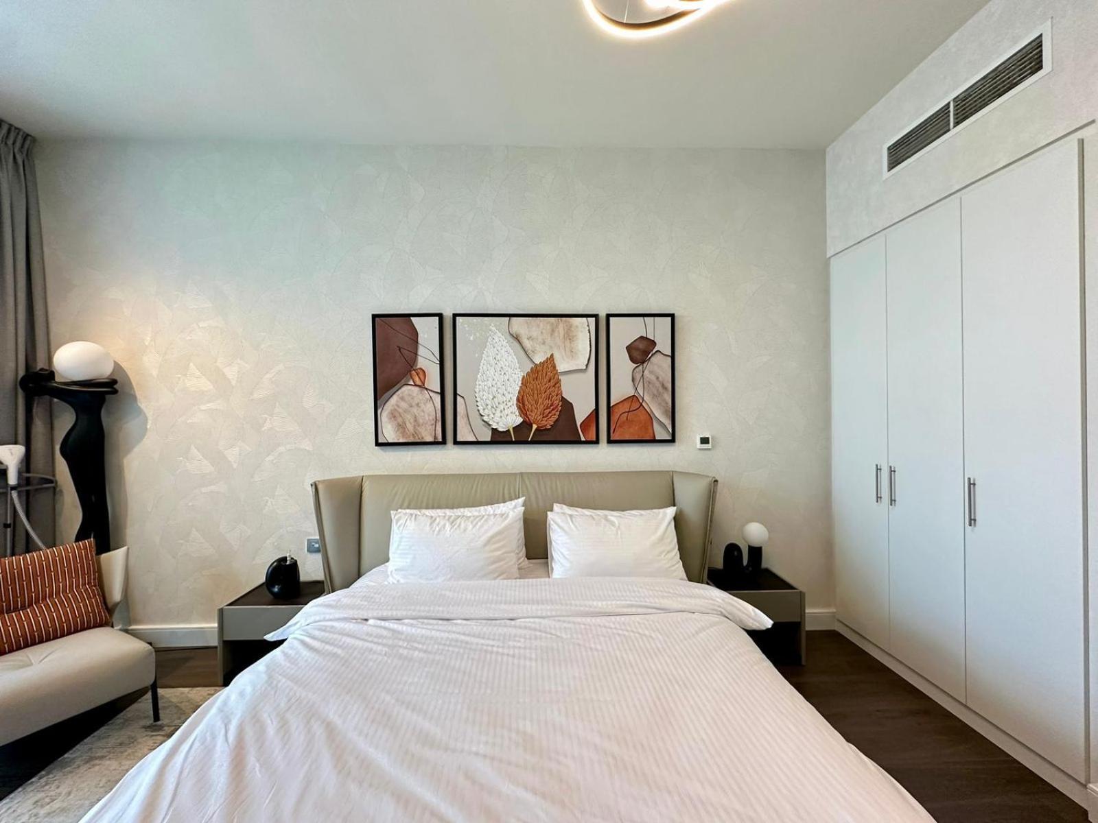 Canal View And Burj Khalifa View Studio In Business Bay Apartment