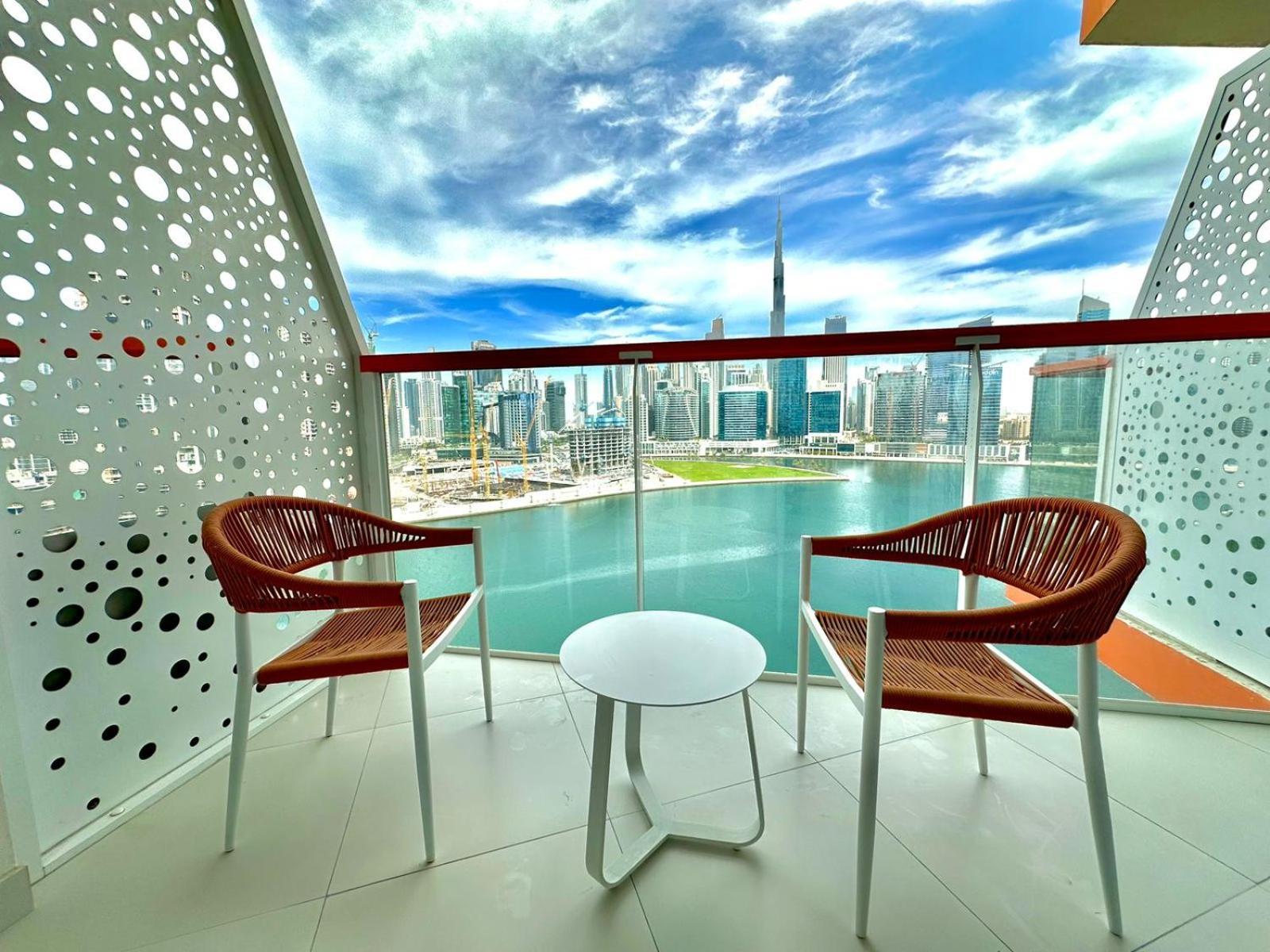 Canal View And Burj Khalifa View Studio In Business Bay Apartment Dubai