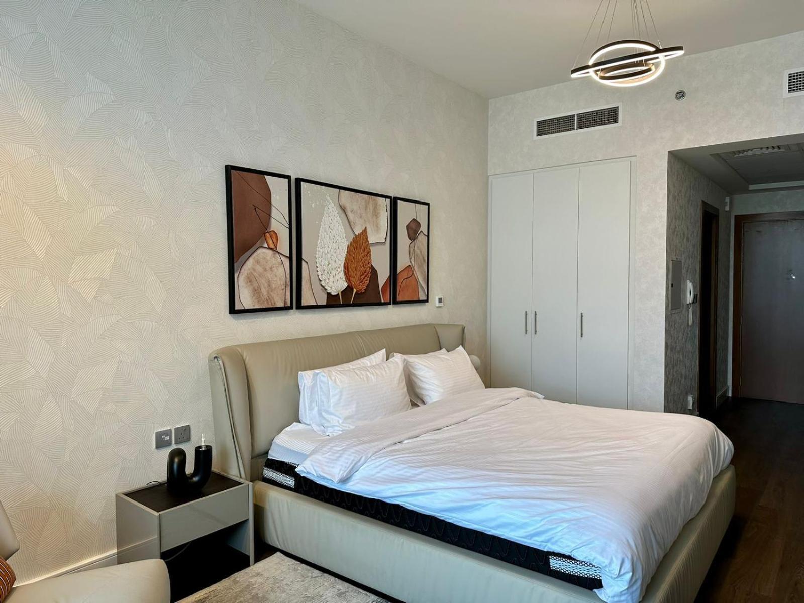 Apartment Canal View And Burj Khalifa View Studio In Business Bay *