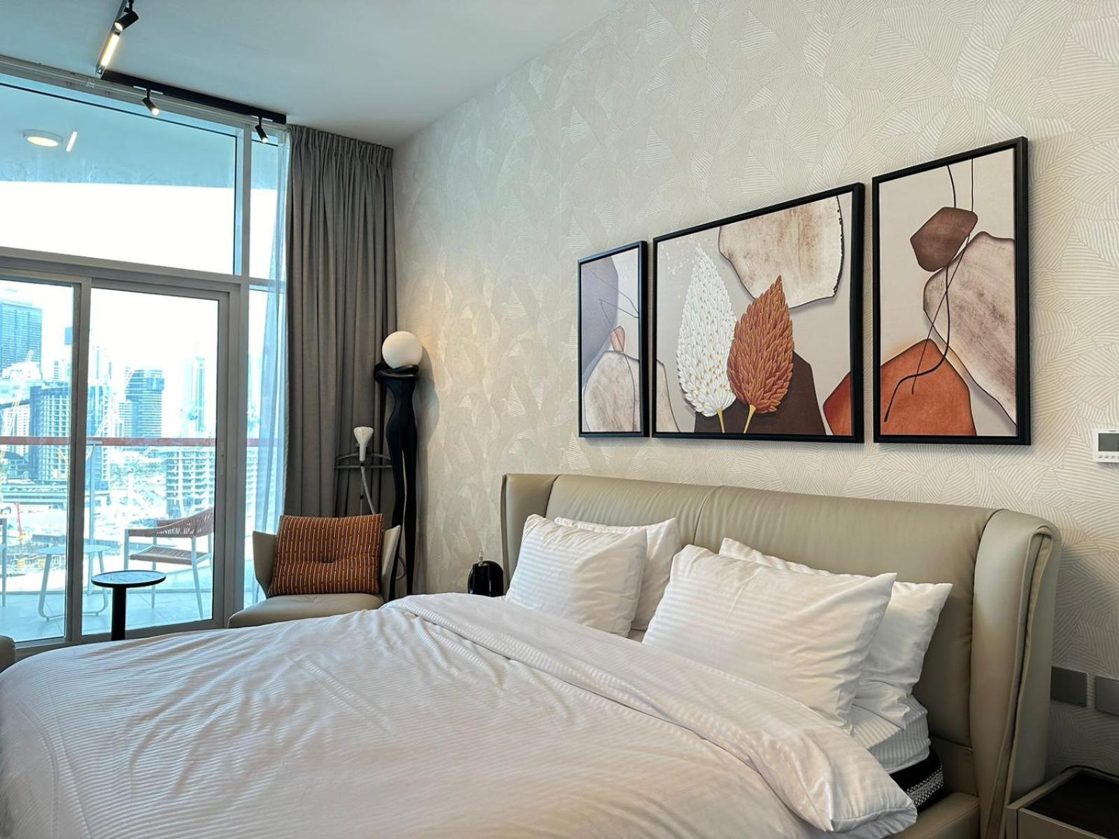 Canal View And Burj Khalifa View Studio In Business Bay *
