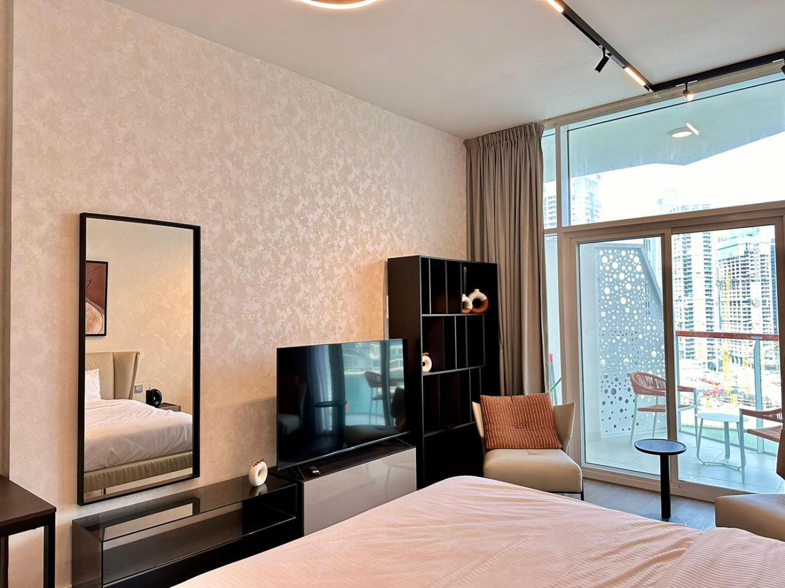 Apartment Canal View And Burj Khalifa View Studio In Business Bay Dubai