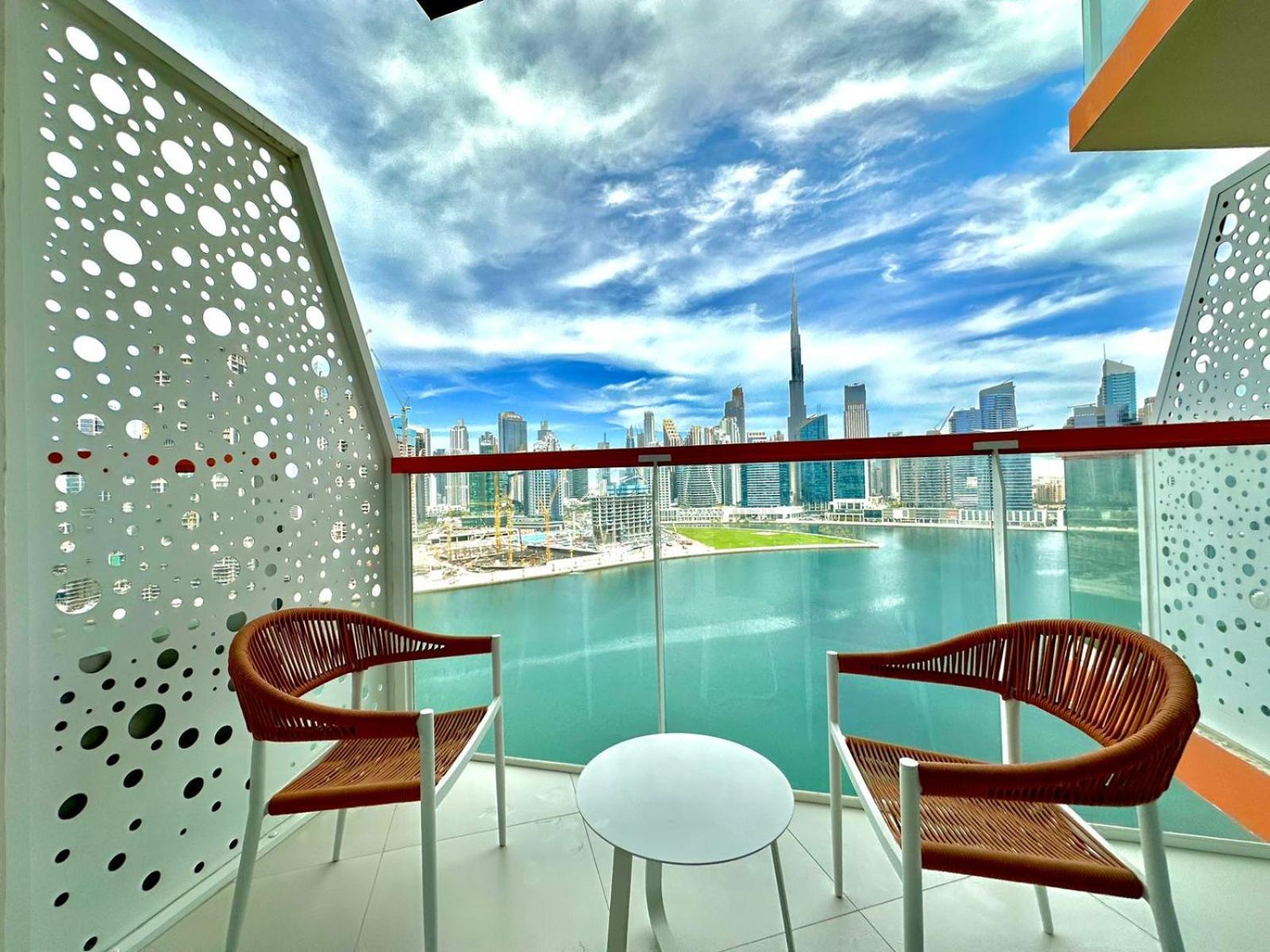 Canal View And Burj Khalifa View Studio In Business Bay * Dubai