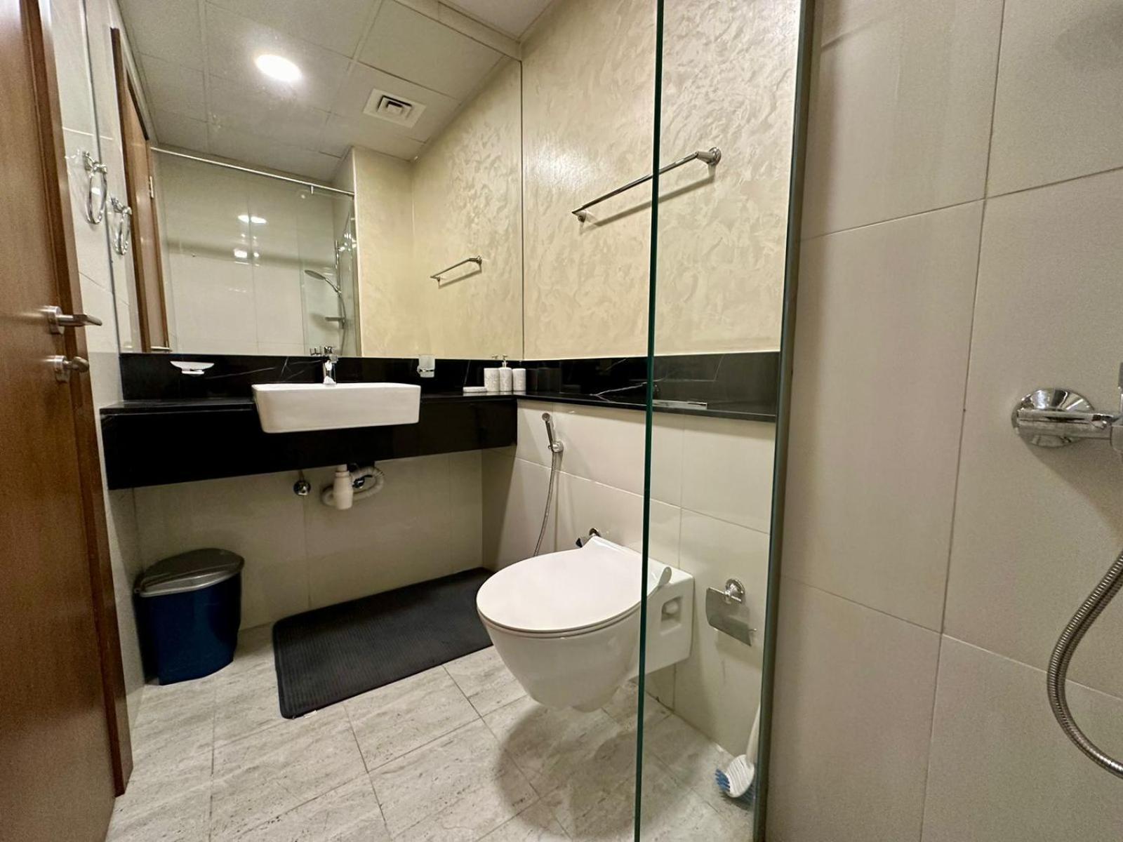 Apartment Canal View And Burj Khalifa View Studio In Business Bay *