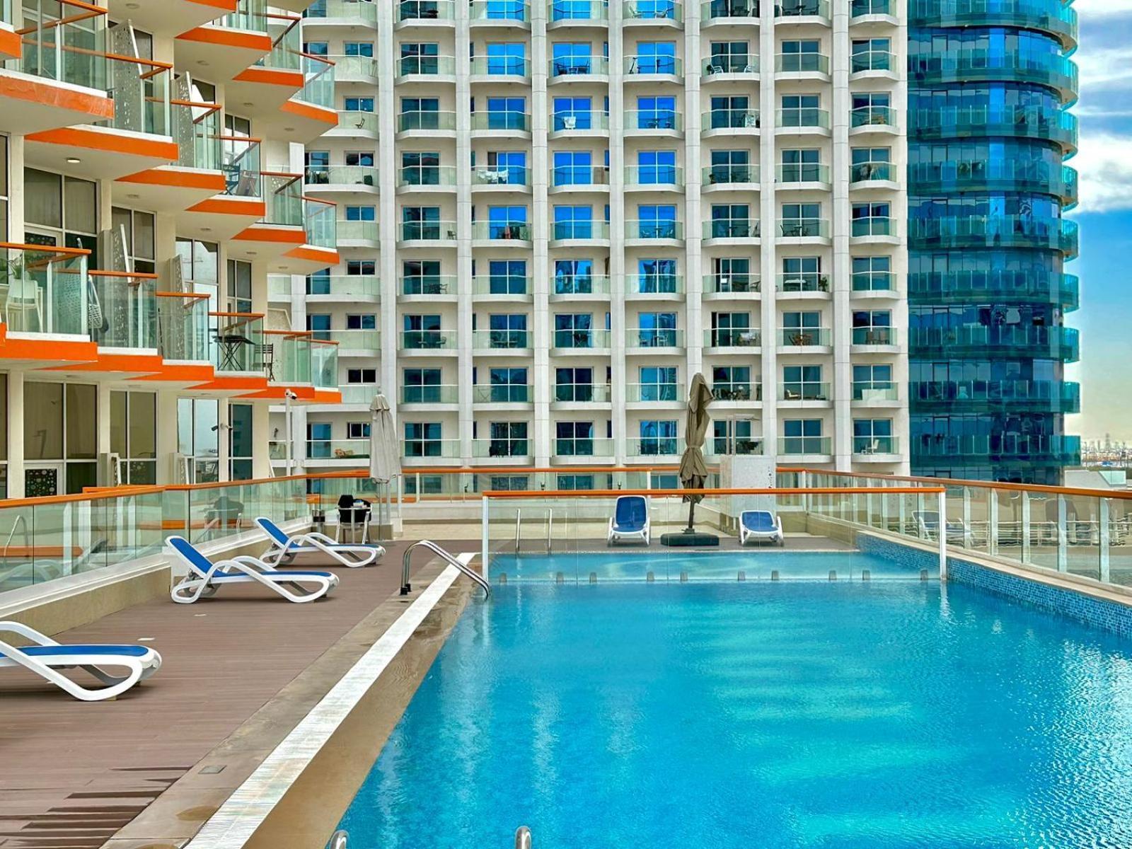 Canal View And Burj Khalifa View Studio In Business Bay Apartment *