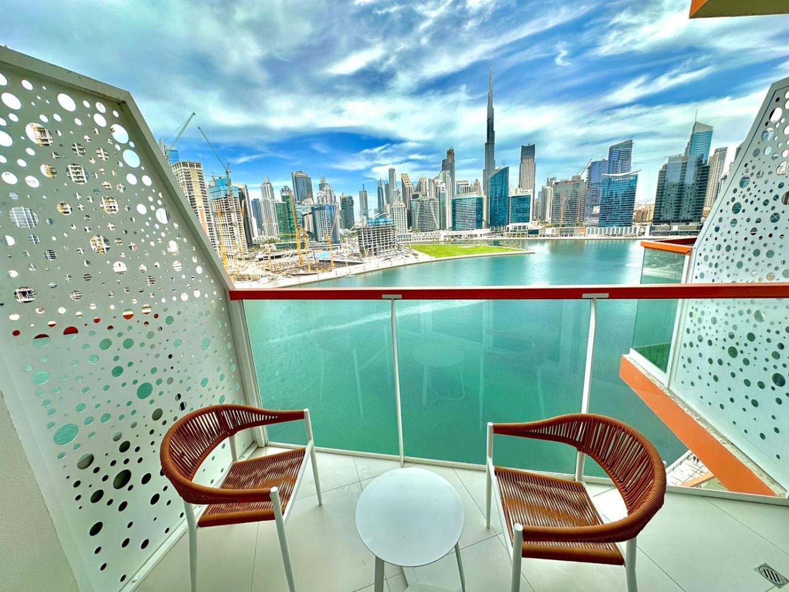 Canal View And Burj Khalifa View Studio In Business Bay * Dubai